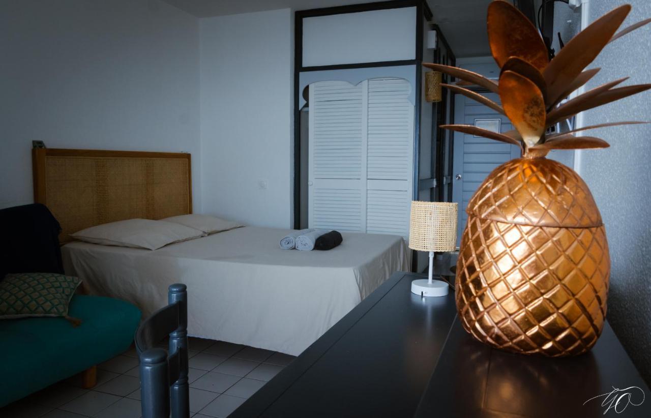 Gap Apartment Ле Диамант Екстериор снимка